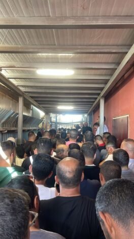 الاحتلال يفرض على أهالي بلدات بيت إكسا والنبي صموئيل وحي الخلايلة استلام بطاقات خاصة للسماح لهم بدخول بلداتهم في شمال غرب القدس